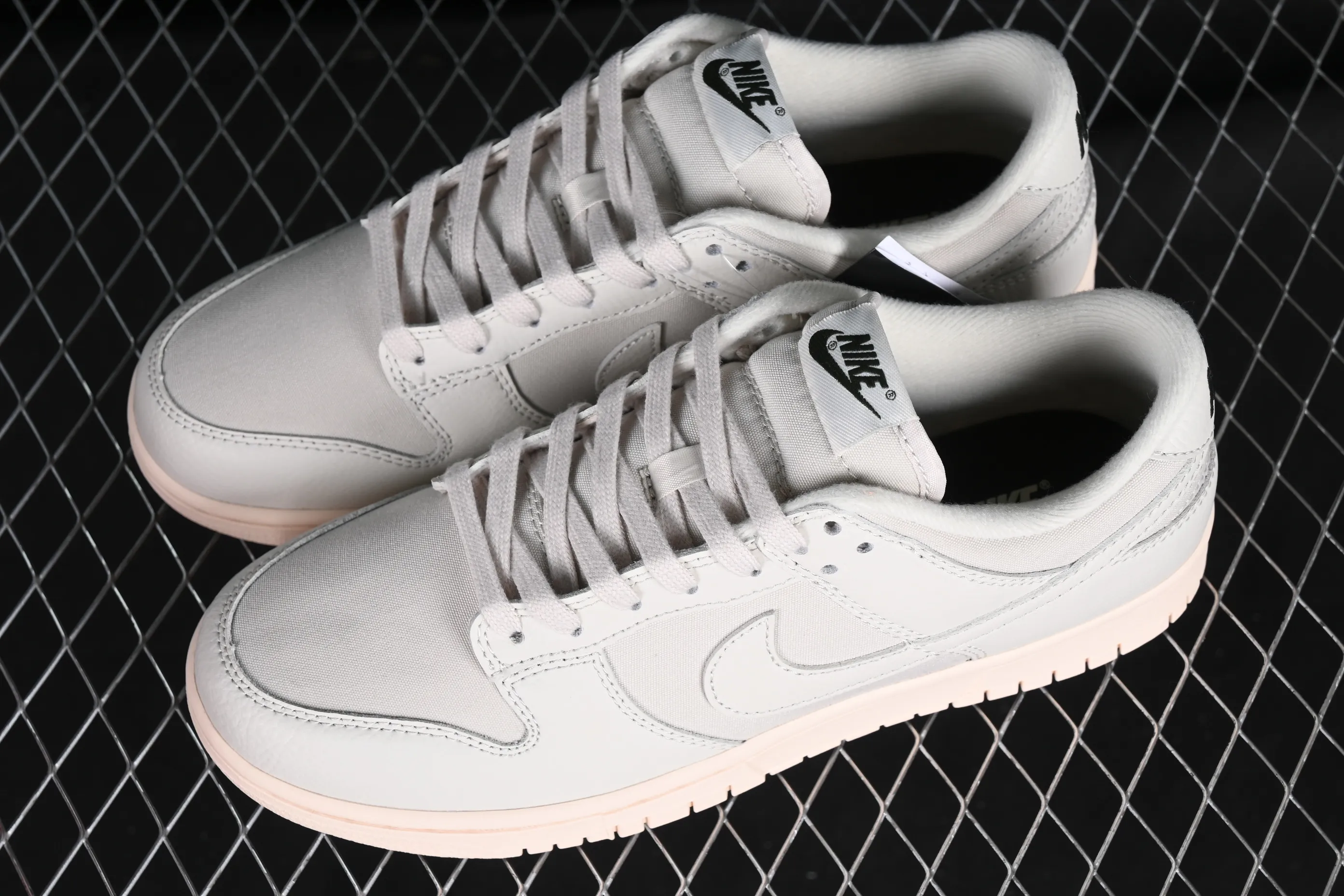 All Categories Nk SB Dunk Series Nk SB Dunk Low Low-top sneakers Nk Dunk Low "Light Orewood Brown" ​Light brown canvas SB low-top sports and leisure sneakers DZ2538-100